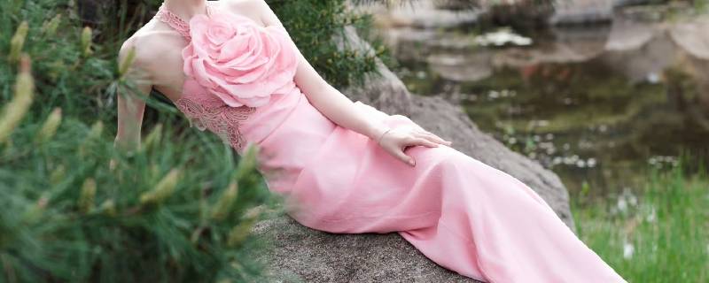 无袖裙外搭开衫长点还是短点好